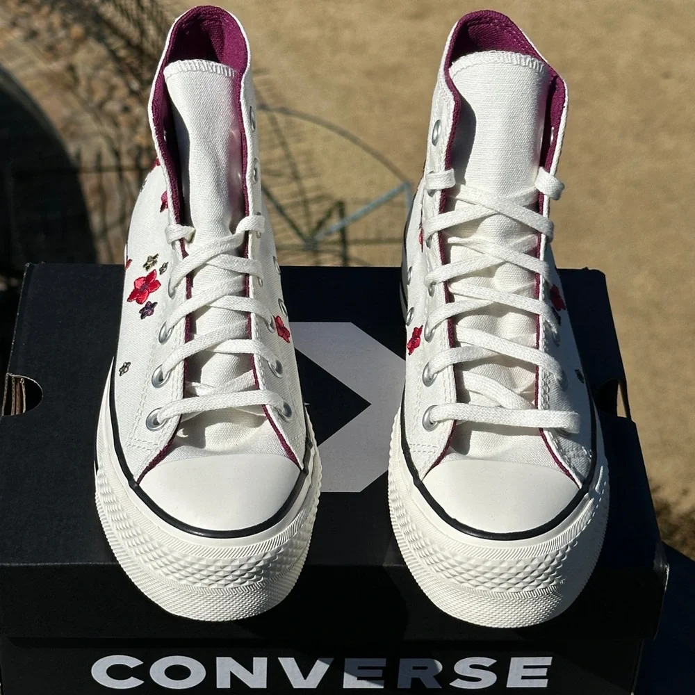 Converse Chuck Taylor Platform White Red Casual Sneaker Womens 6, Youth 4.5Y NEW
